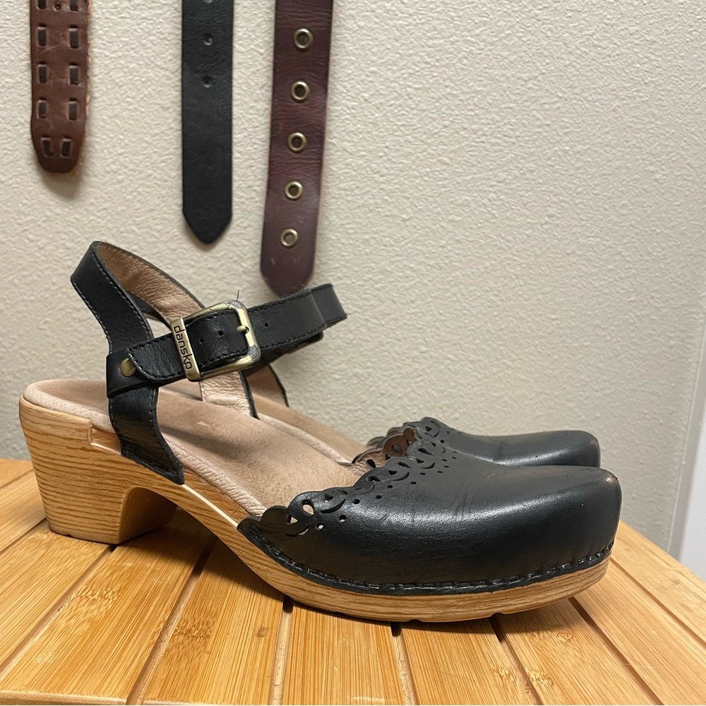 Dansko sz39 MaryJane discontinued lacey style heel
